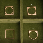 Ring Bands 18k yellow gold squares on green velvet 4 numbers