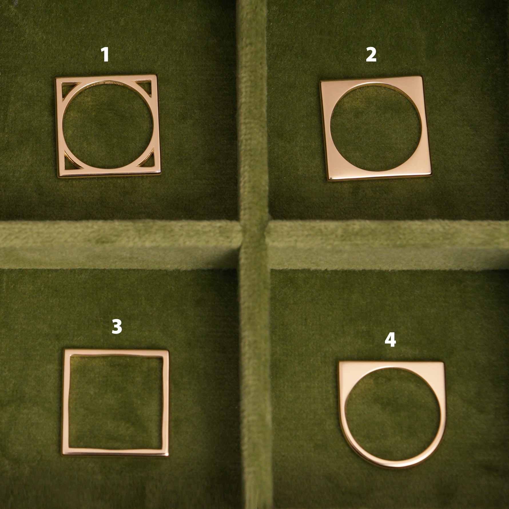 Ring Bands 18k yellow gold squares on green velvet 4 numbers